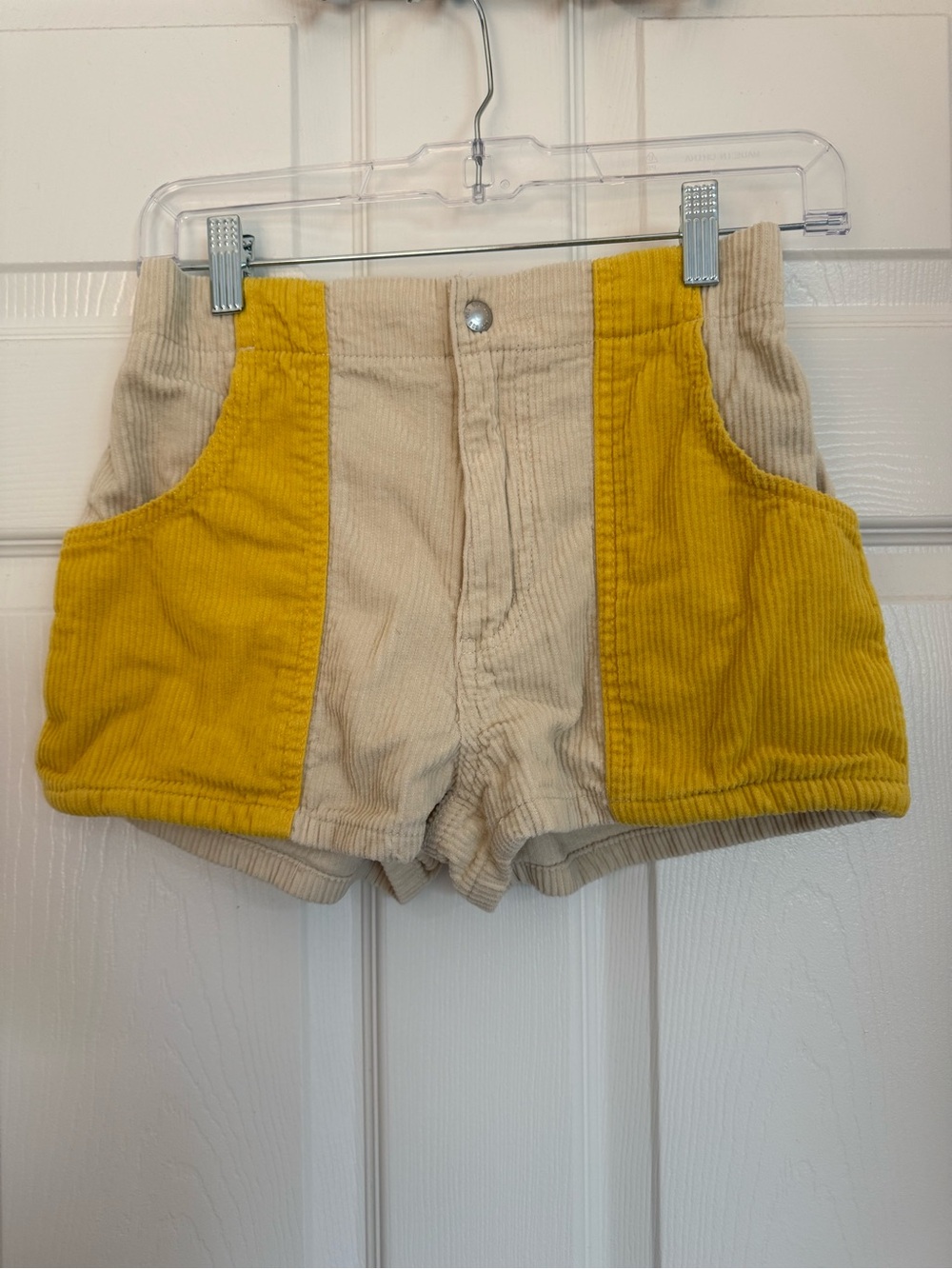 URBAN OUTFITTERS YELLOW COLOR BLOCK CORDUROY SHORTS SIZE 24 EUC
